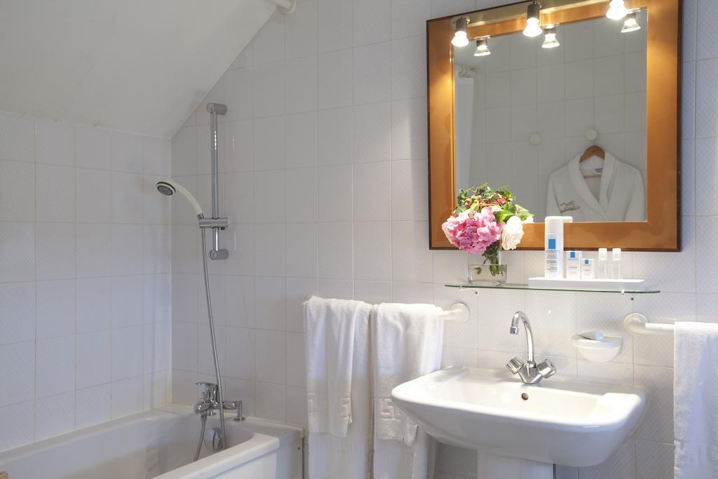 Logis Hotel Saint-Roch Pleumartin Oda fotoğraf