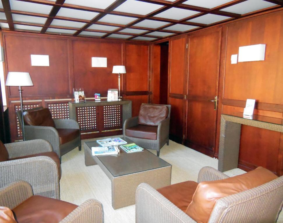 Logis Hotel Saint-Roch Pleumartin Dış mekan fotoğraf