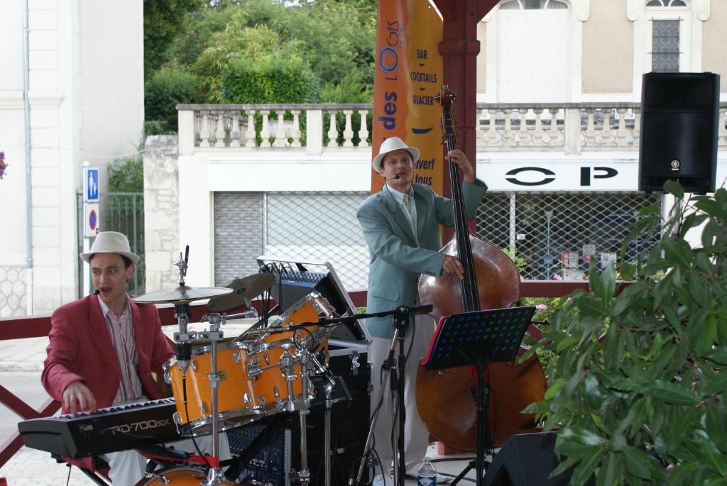 Logis Hotel Saint-Roch Pleumartin Dış mekan fotoğraf