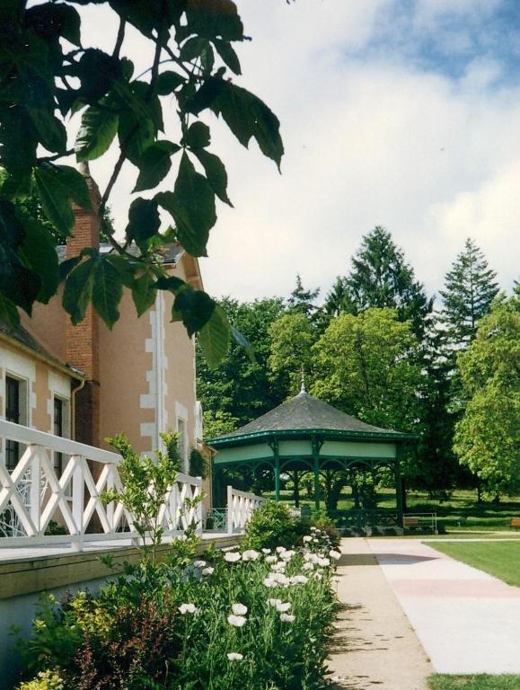 Logis Hotel Saint-Roch Pleumartin Dış mekan fotoğraf