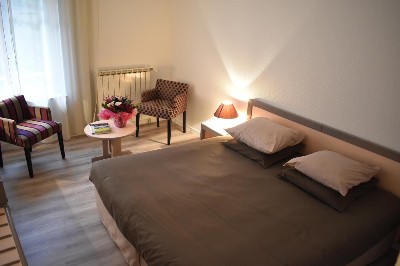 Logis Hotel Saint-Roch Pleumartin Dış mekan fotoğraf