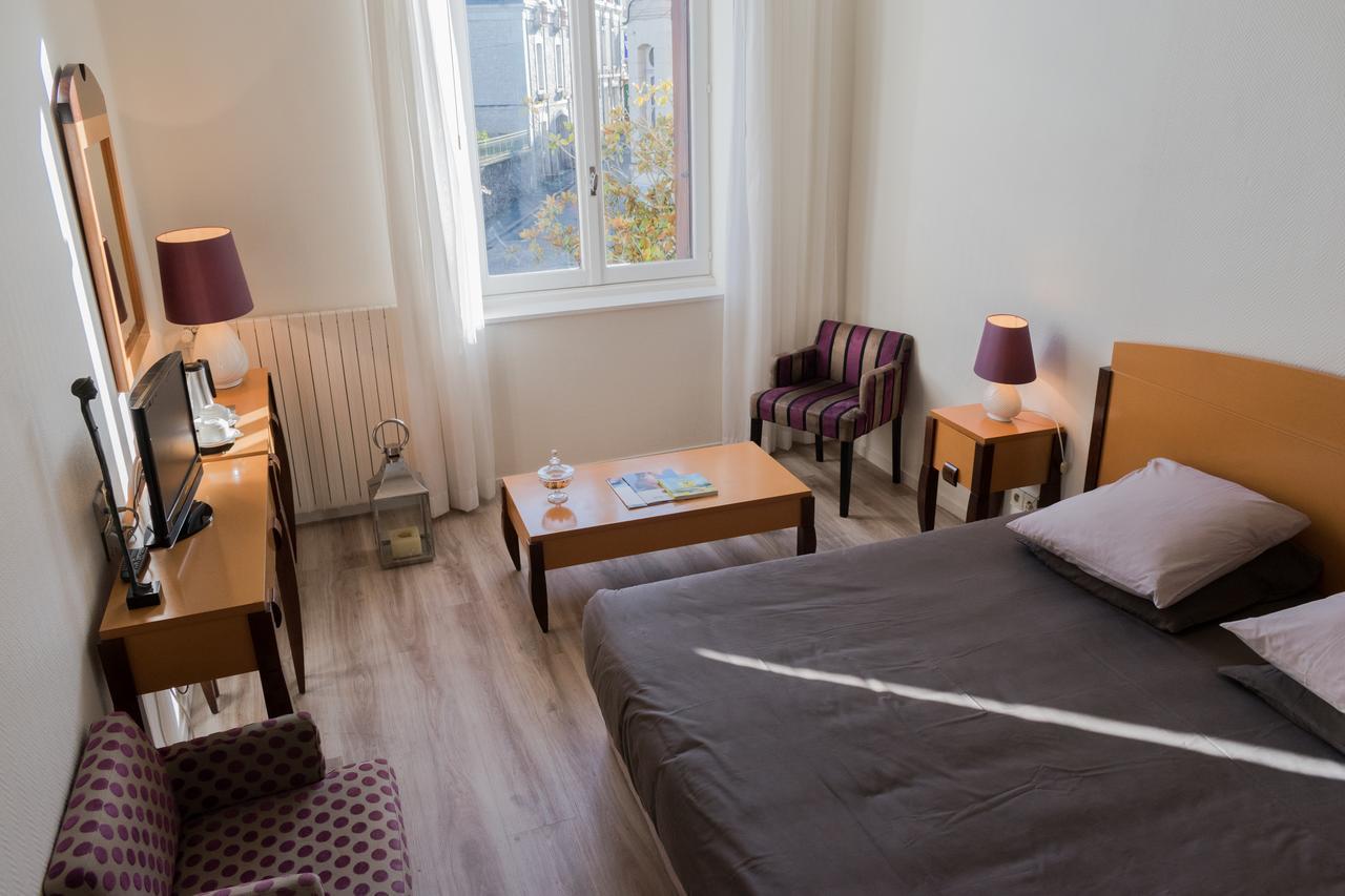 Logis Hotel Saint-Roch Pleumartin Dış mekan fotoğraf