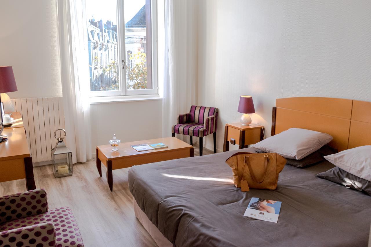 Logis Hotel Saint-Roch Pleumartin Dış mekan fotoğraf