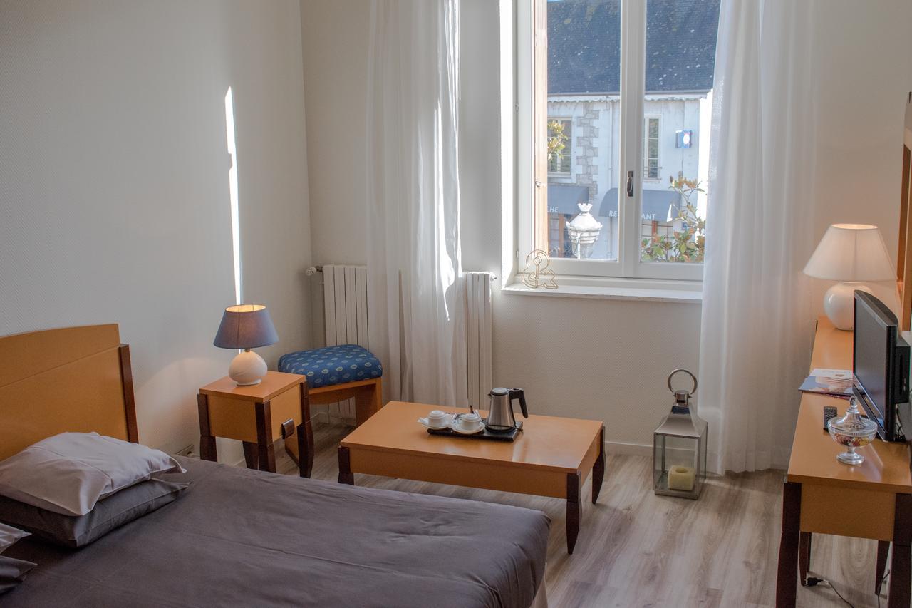 Logis Hotel Saint-Roch Pleumartin Dış mekan fotoğraf