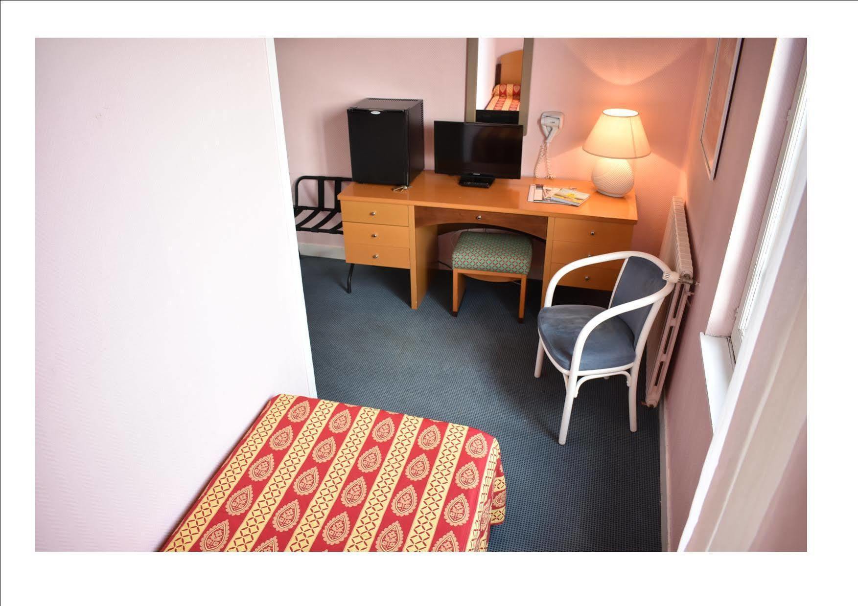 Logis Hotel Saint-Roch Pleumartin Dış mekan fotoğraf