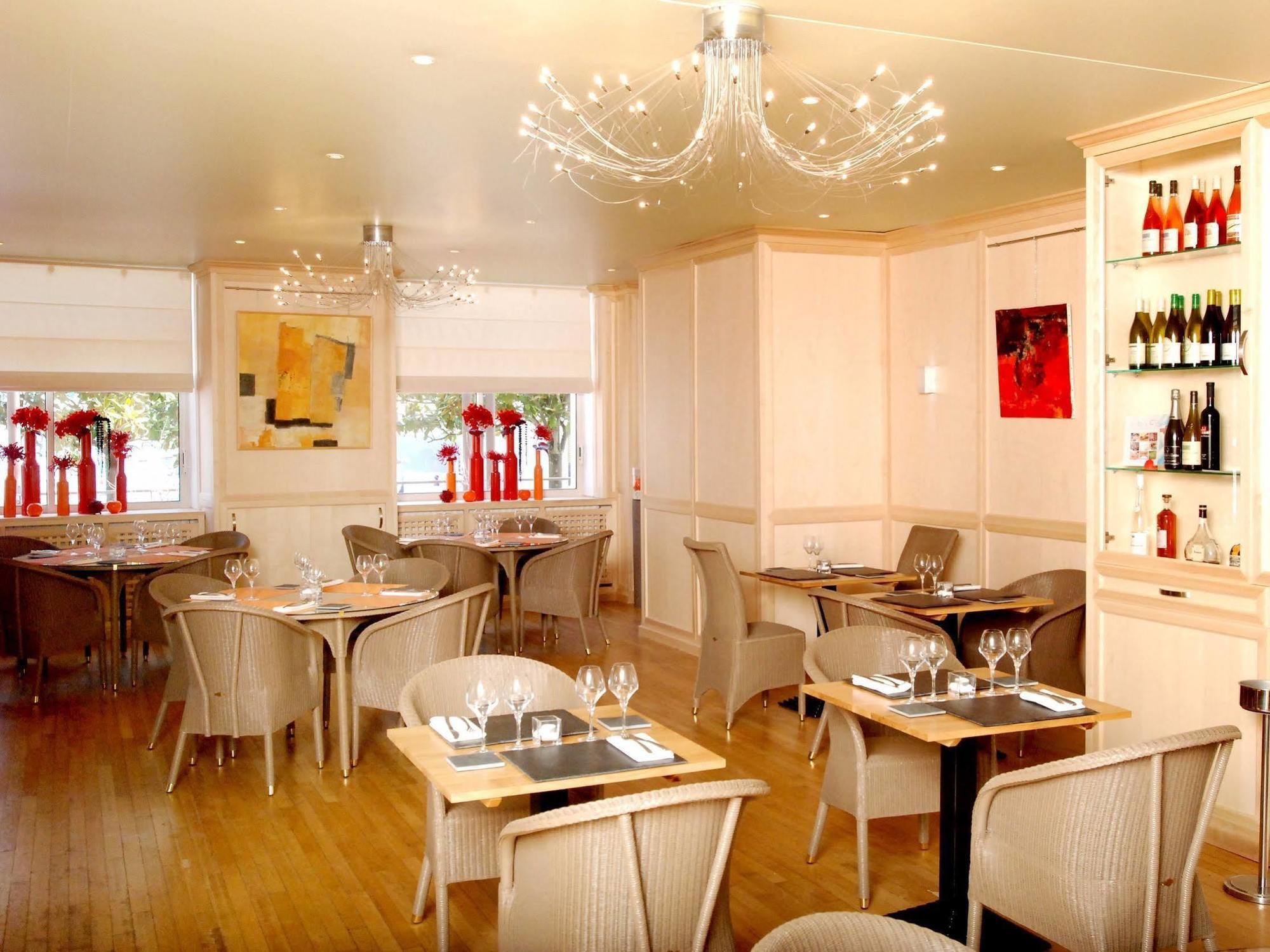 Logis Hotel Saint-Roch Pleumartin Dış mekan fotoğraf
