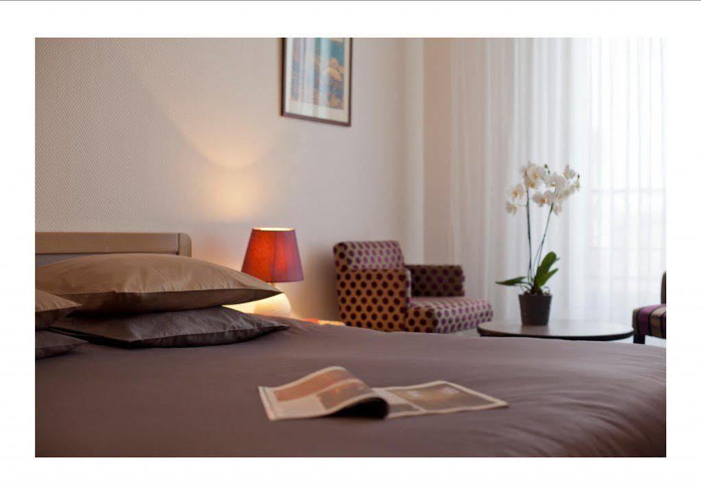 Logis Hotel Saint-Roch Pleumartin Dış mekan fotoğraf