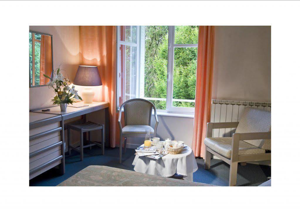 Logis Hotel Saint-Roch Pleumartin Dış mekan fotoğraf
